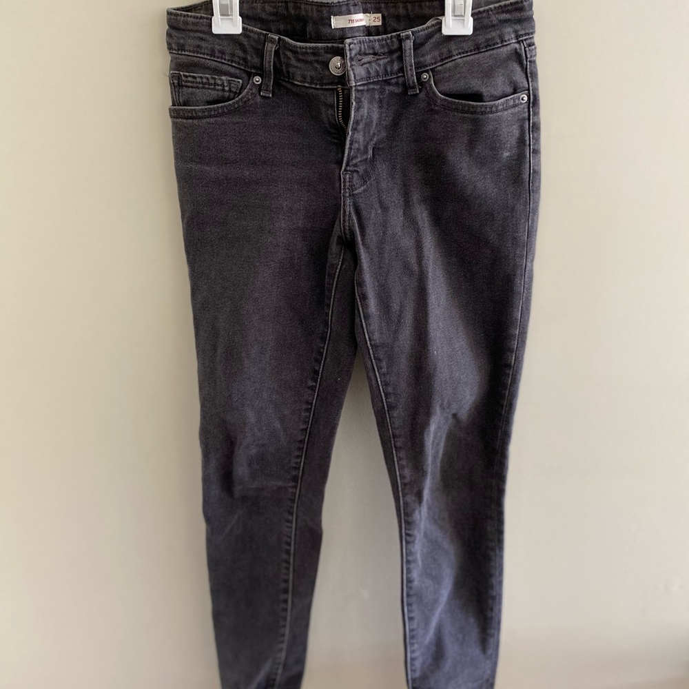 Levi’s 711 skinny jeans